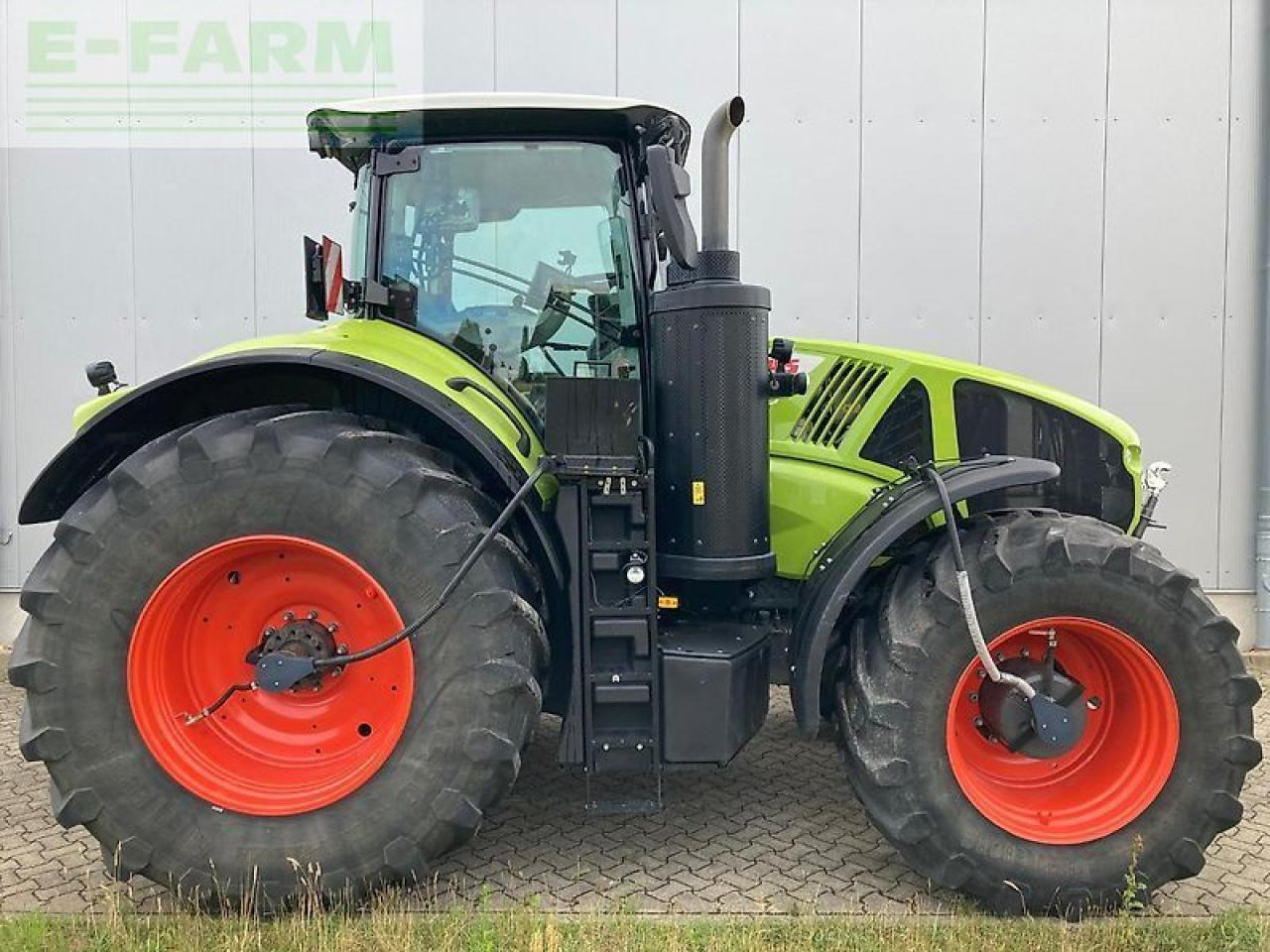 Farm tractor CLAAS axion 950 cmatic