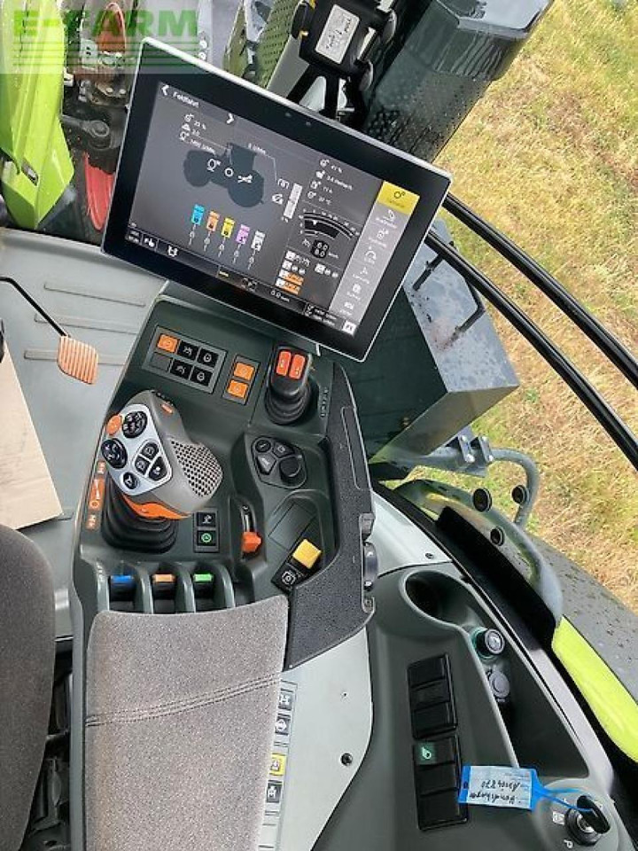 Farm tractor CLAAS axion 950 cmatic