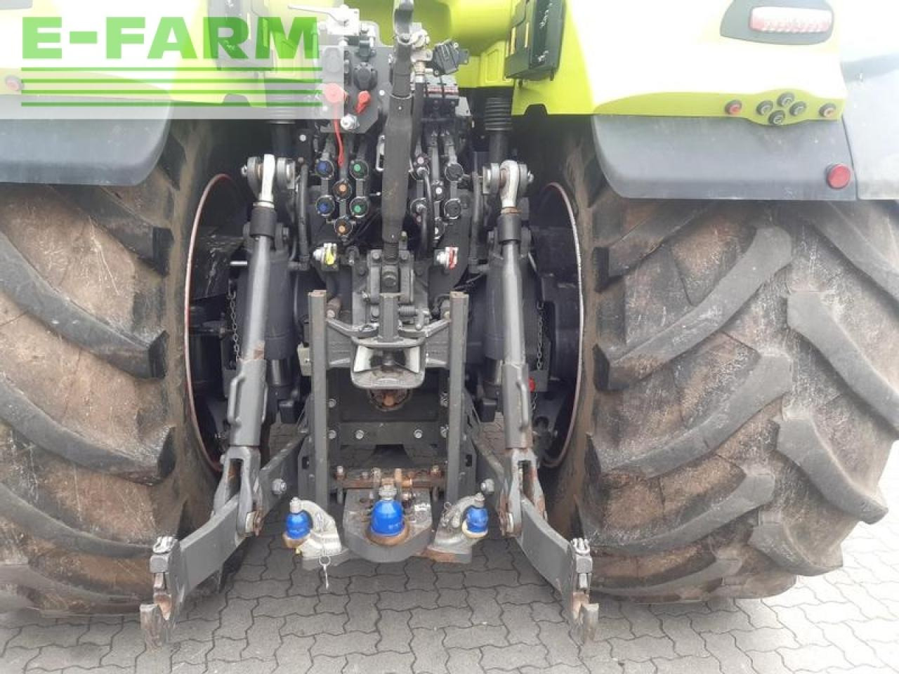 Farm tractor CLAAS axion 950 cmatic ctic