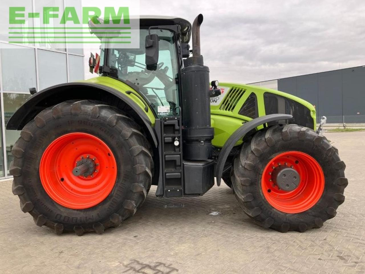 Farm tractor CLAAS axion 960