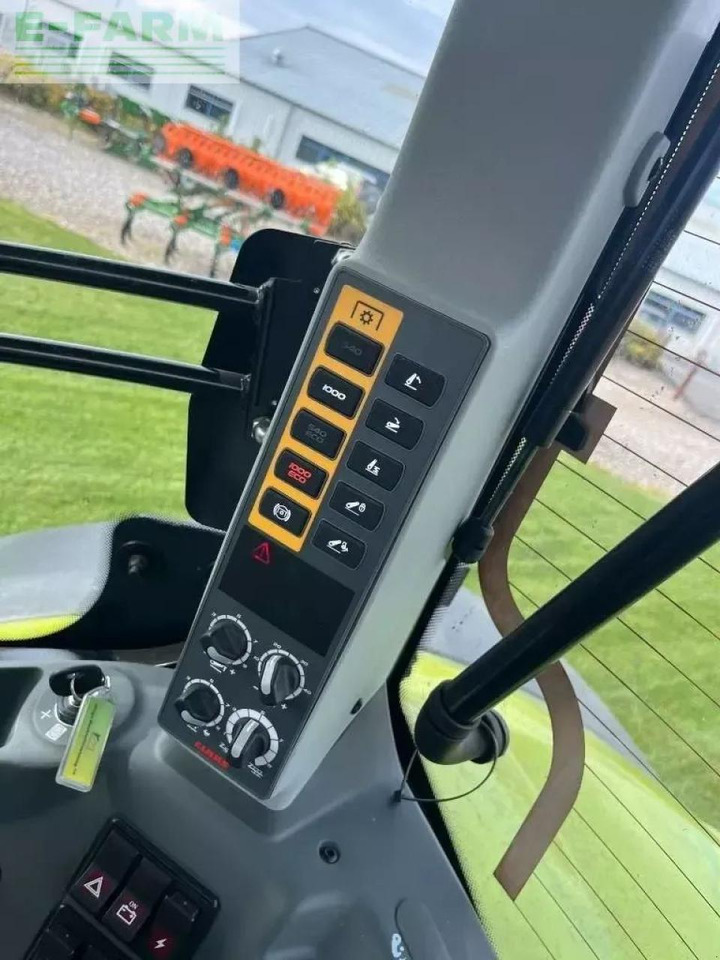 Farm tractor CLAAS axion 960