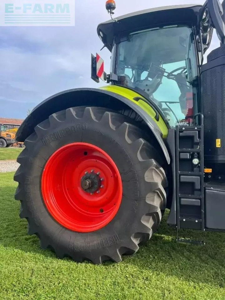 Farm tractor CLAAS axion 960