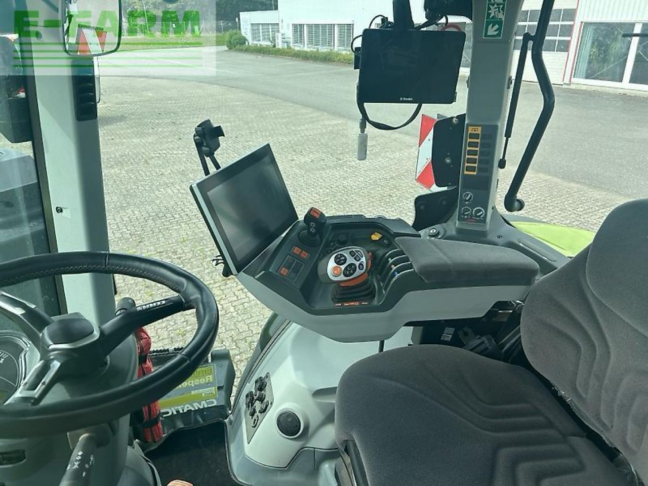Farm tractor CLAAS axion 960