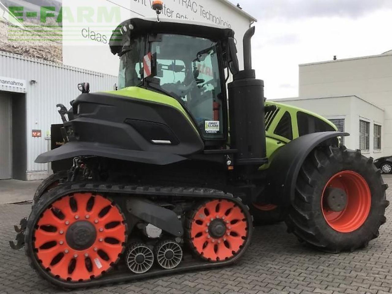 Farm tractor CLAAS axion 960 terra trac v