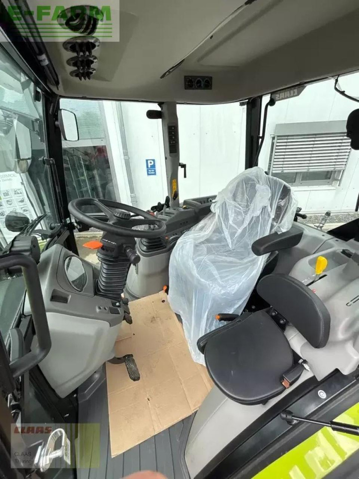 Farm tractor CLAAS axos 240
