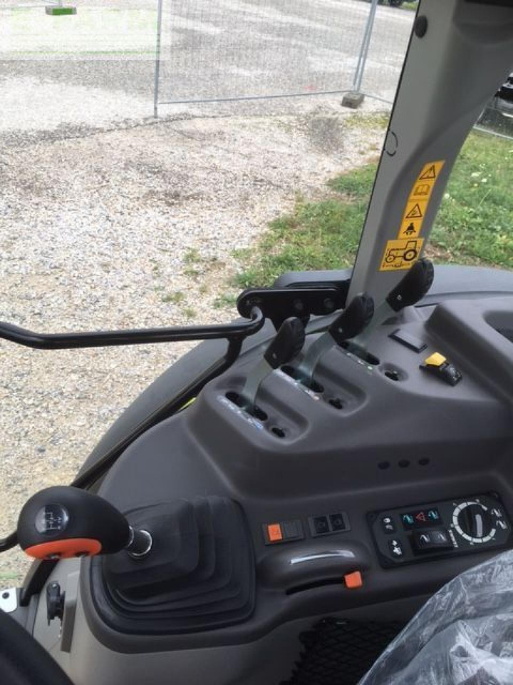 Farm tractor CLAAS axos 240