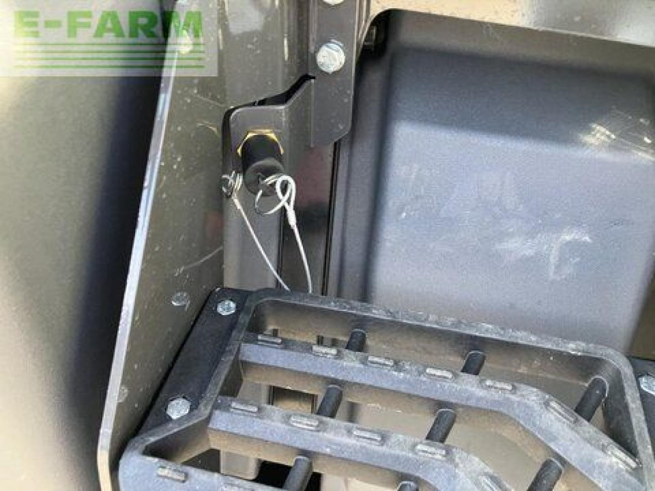 Farm tractor CLAAS axos 3.95 comfort