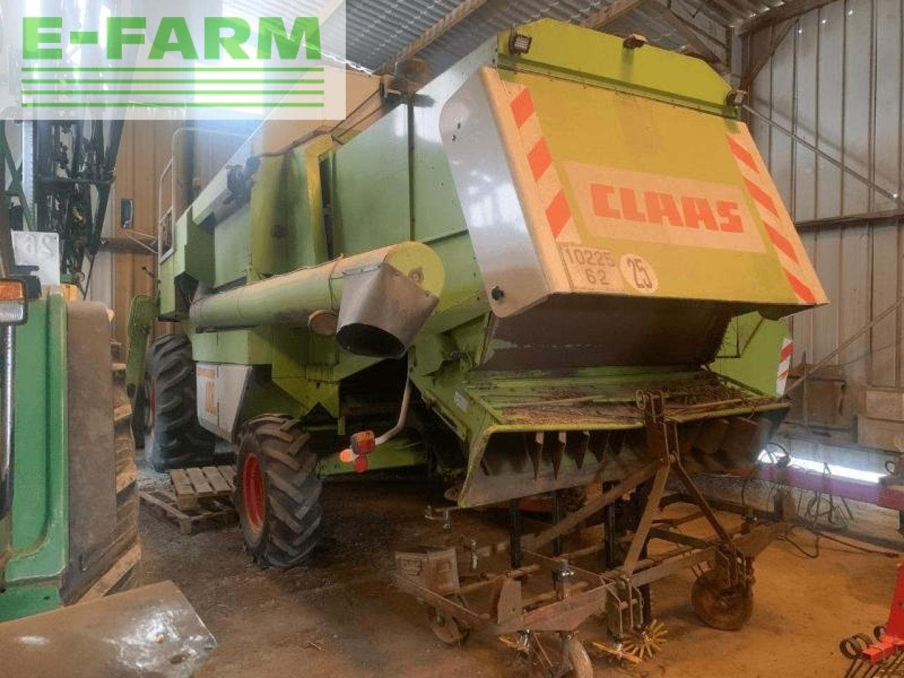 Farm tractor CLAAS dominator 108sl