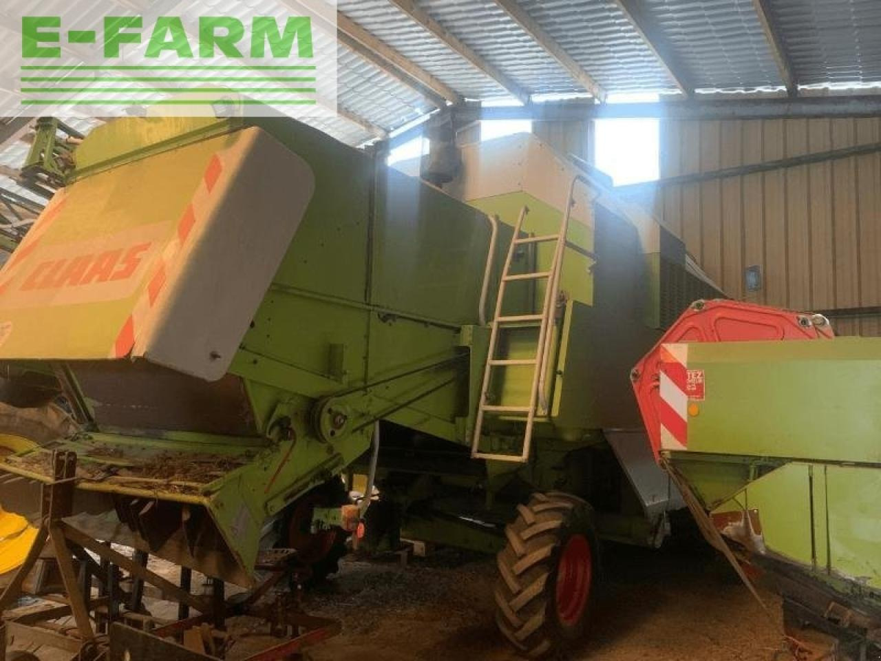 Farm tractor CLAAS dominator 108sl