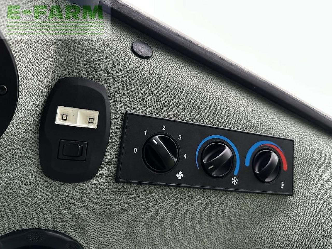 Farm tractor CLAAS elios 210 (kabine mit glasdach)