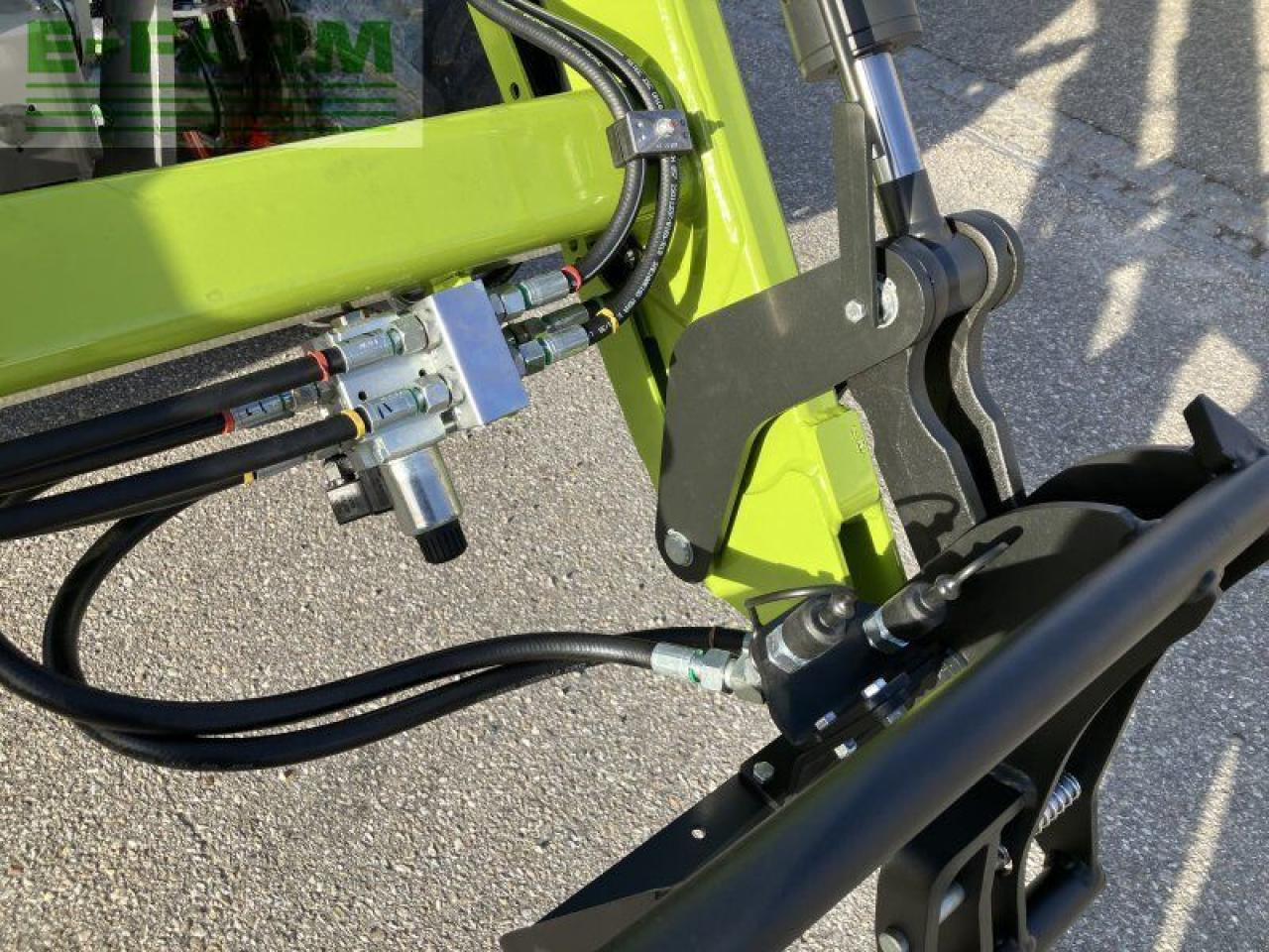 Farm tractor CLAAS elios 320