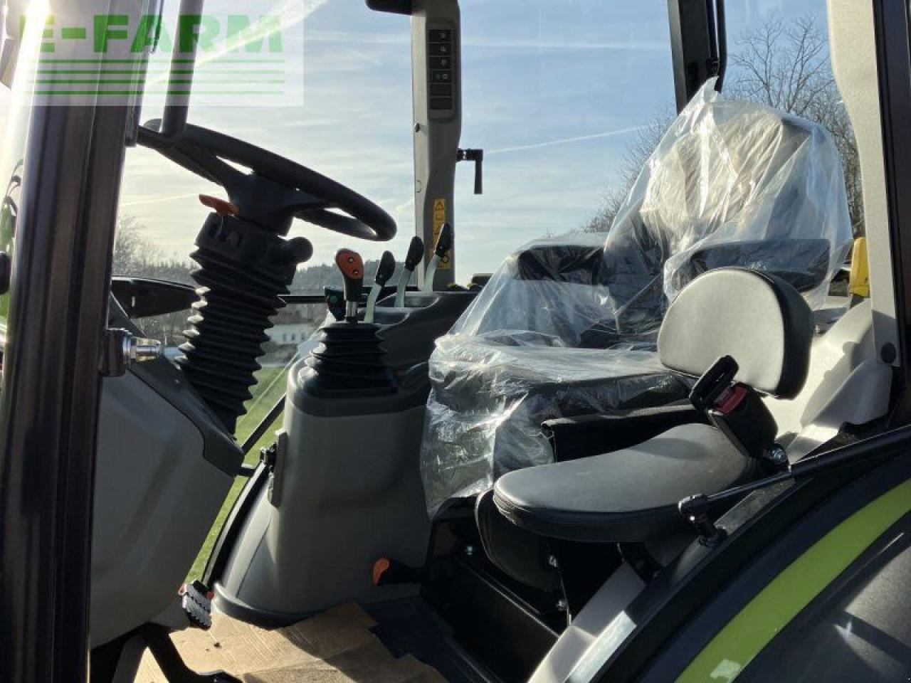 Farm tractor CLAAS elios 320