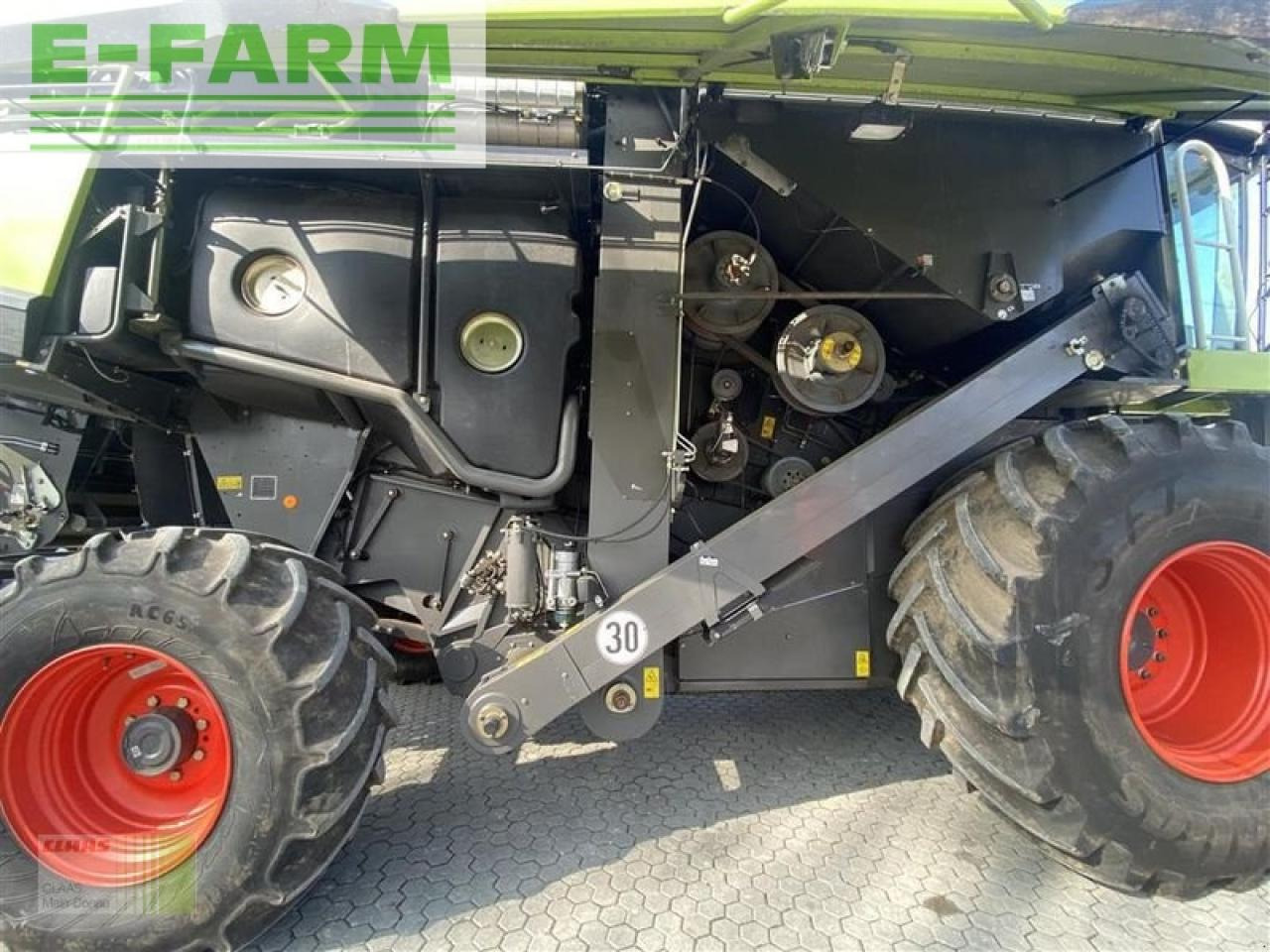 Farm tractor CLAAS lexion 750 v930+tw