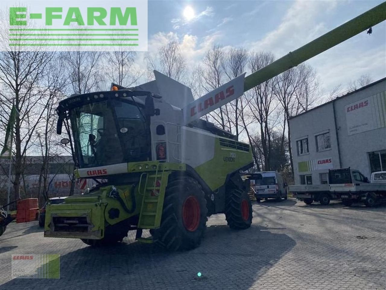 Farm tractor CLAAS lexion 750 v930+tw