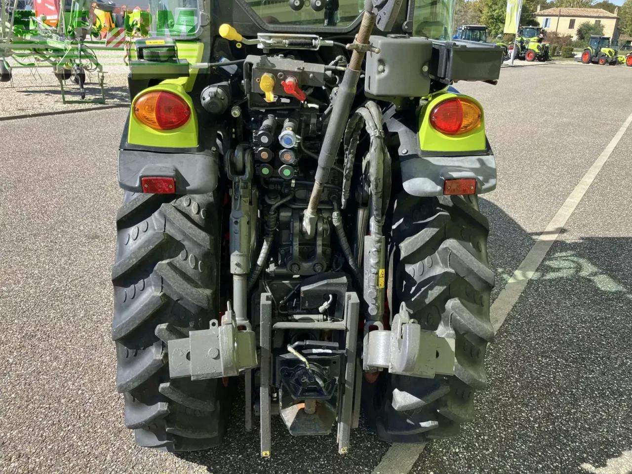 Farm tractor CLAAS nexos 220 s