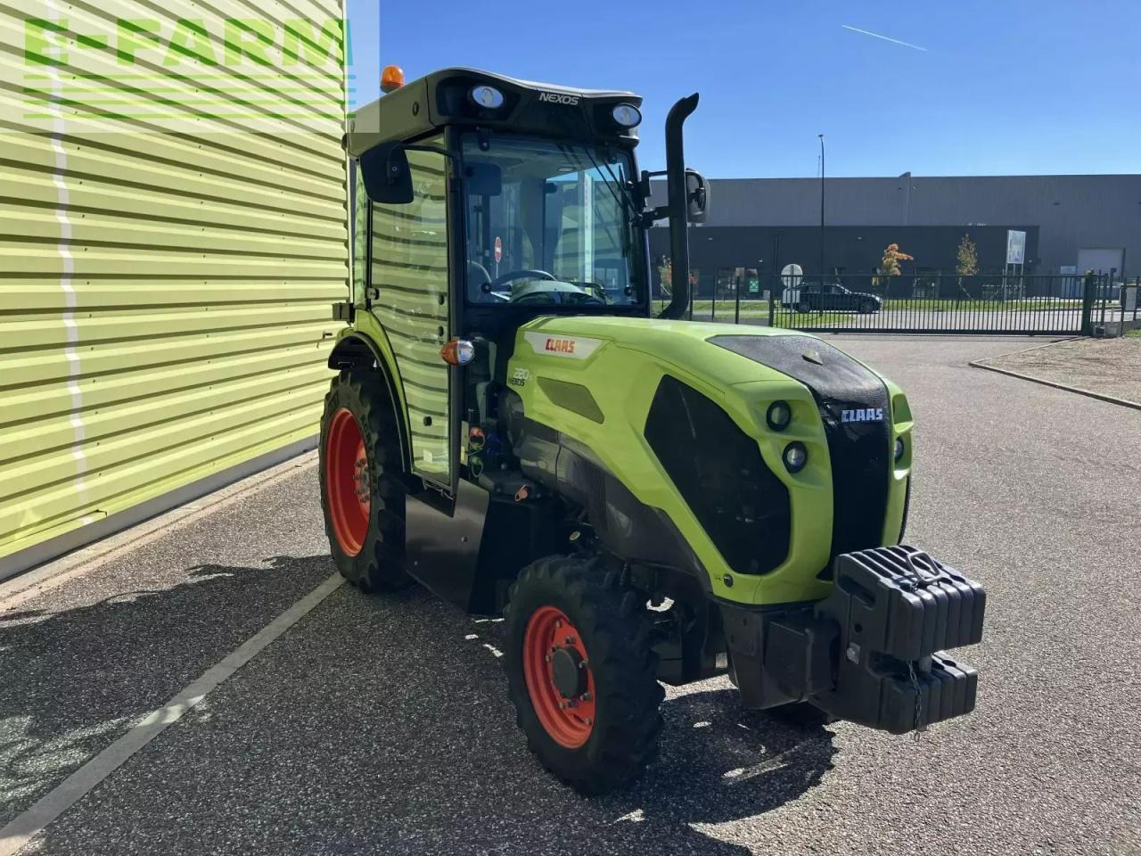 Farm tractor CLAAS nexos 220 s
