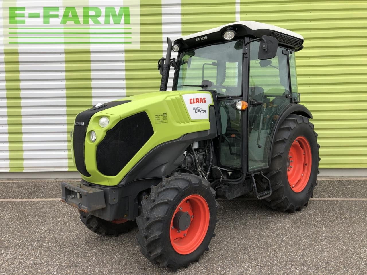Farm tractor CLAAS nexos 220 vl
