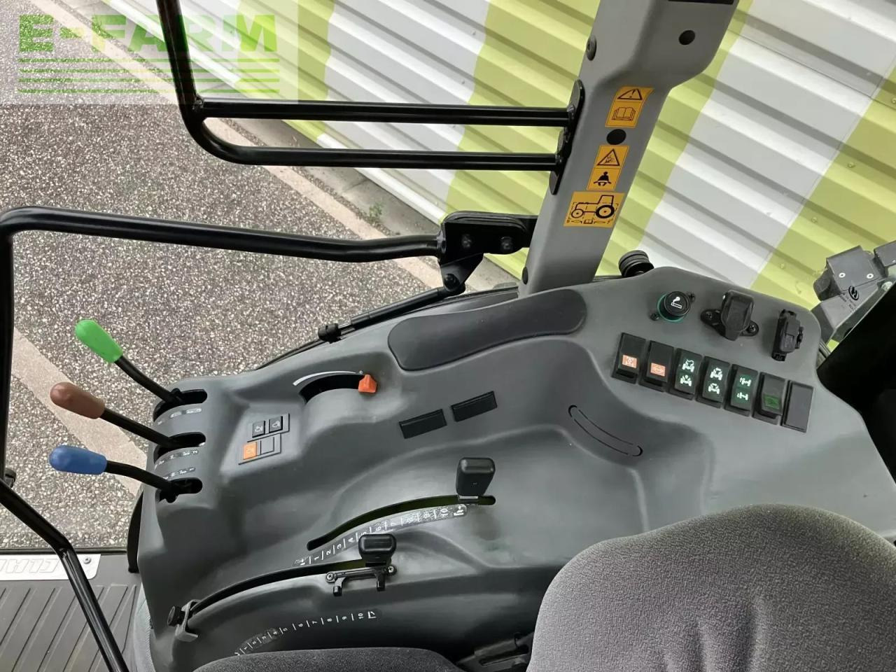 Farm tractor CLAAS nexos 220 vl VL