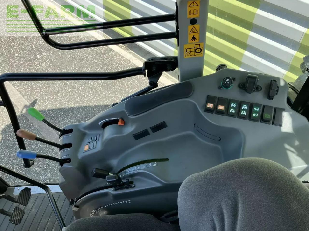 Farm tractor CLAAS nexos 220 vl VL