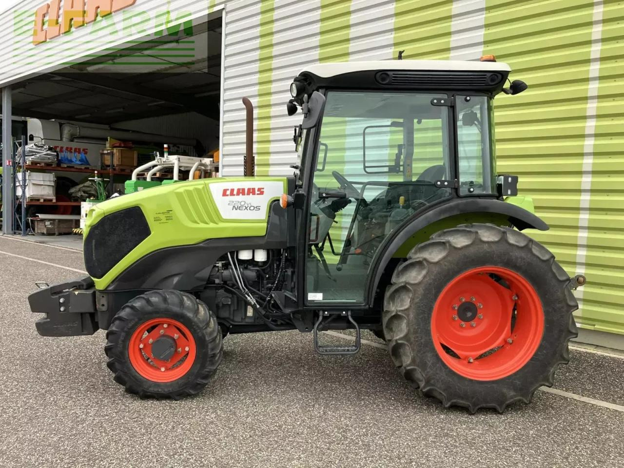 Farm tractor CLAAS nexos 220 vl cabine
