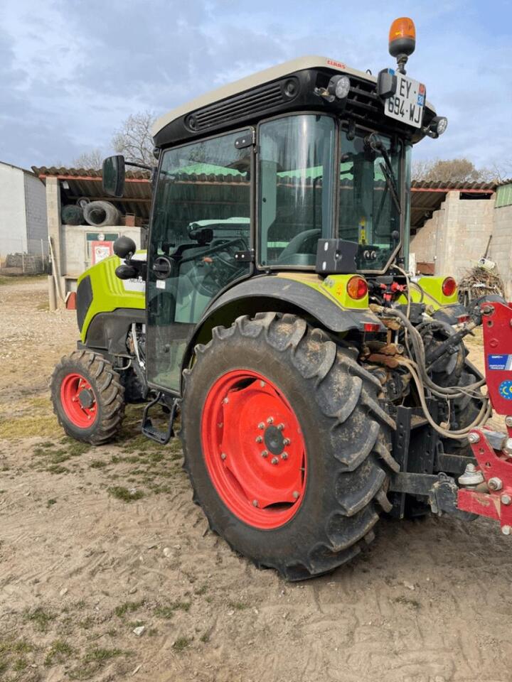 Farm tractor CLAAS nexos 230 ve