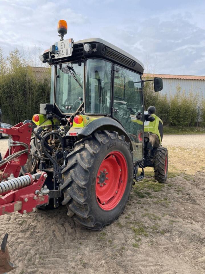 Farm tractor CLAAS nexos 230 ve