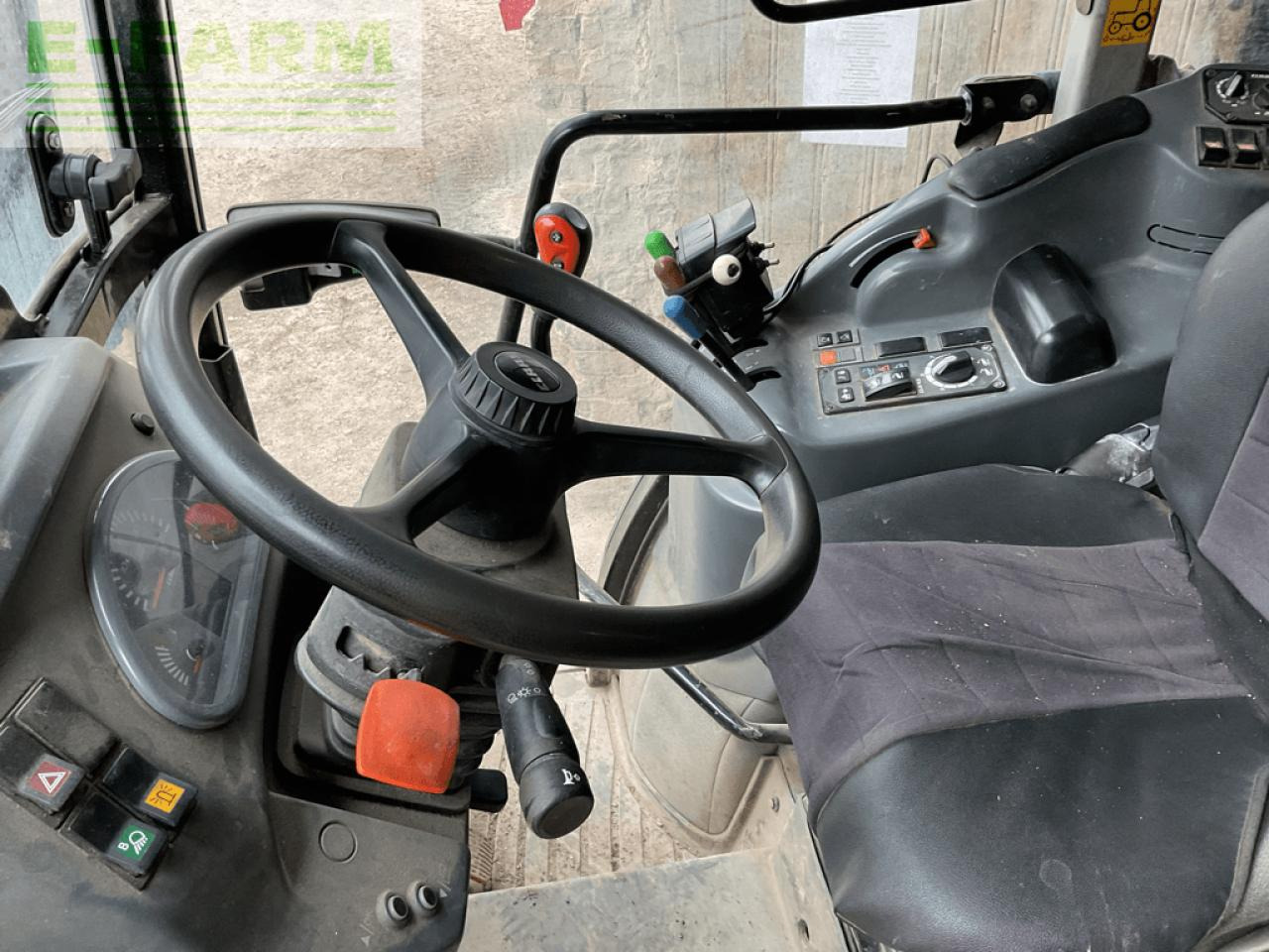 Farm tractor CLAAS nexos 230 vl