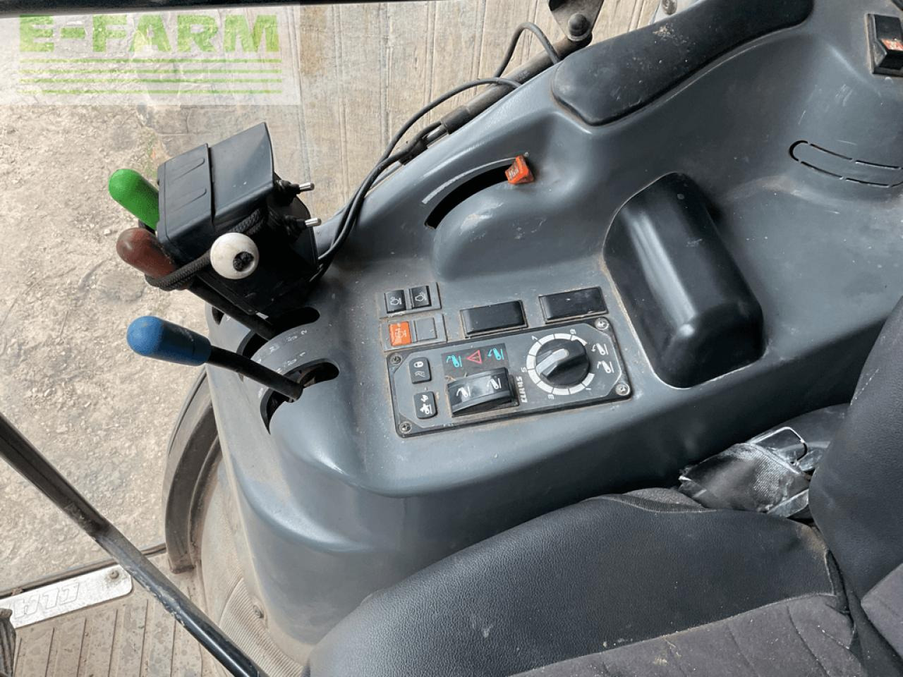 Farm tractor CLAAS nexos 230 vl