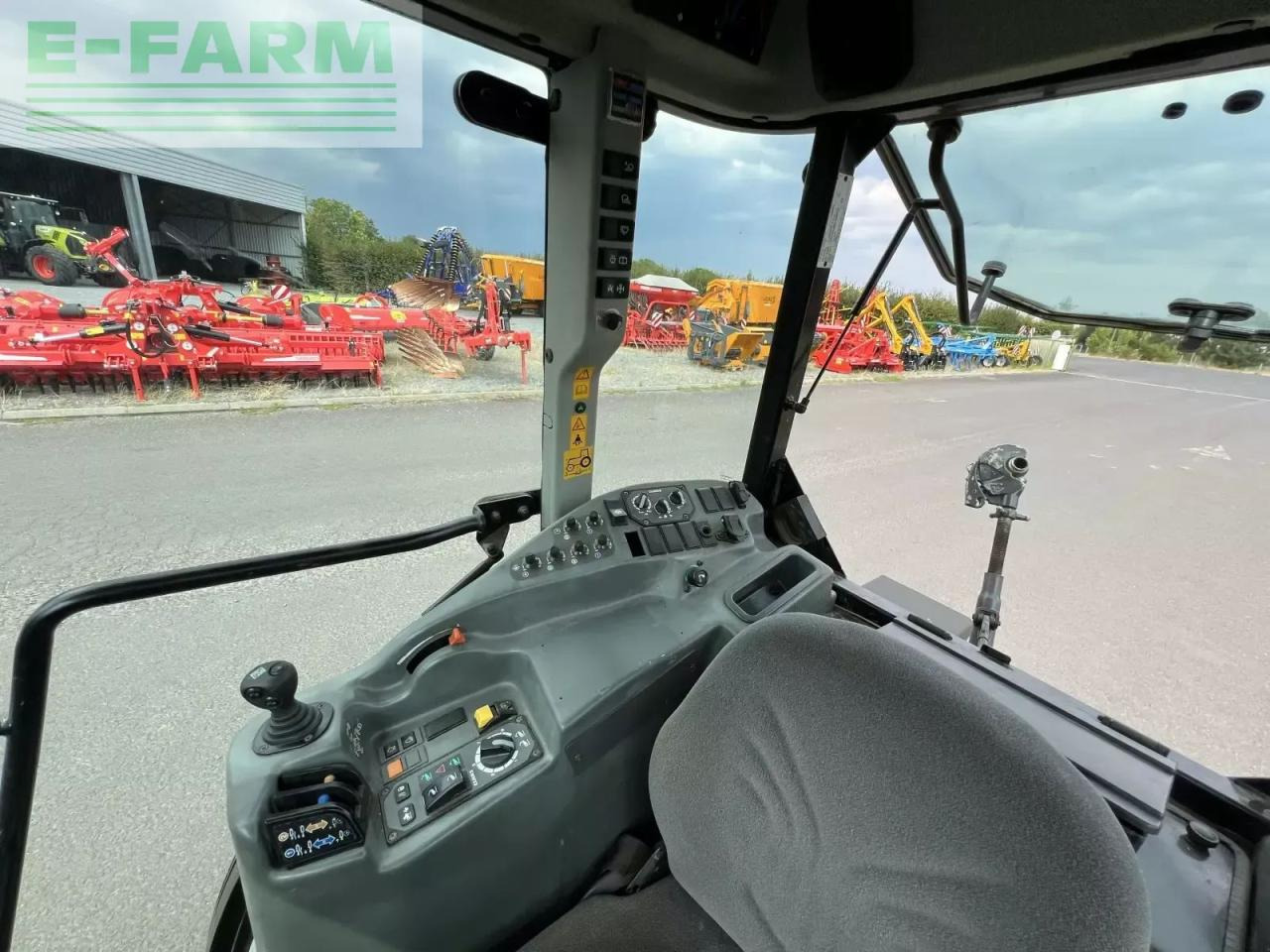 Farm tractor CLAAS nexos 230 vl VL