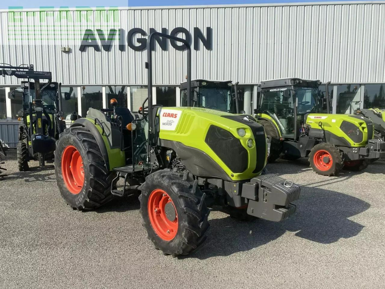 Farm tractor CLAAS nexos 240 f arceau 4rm