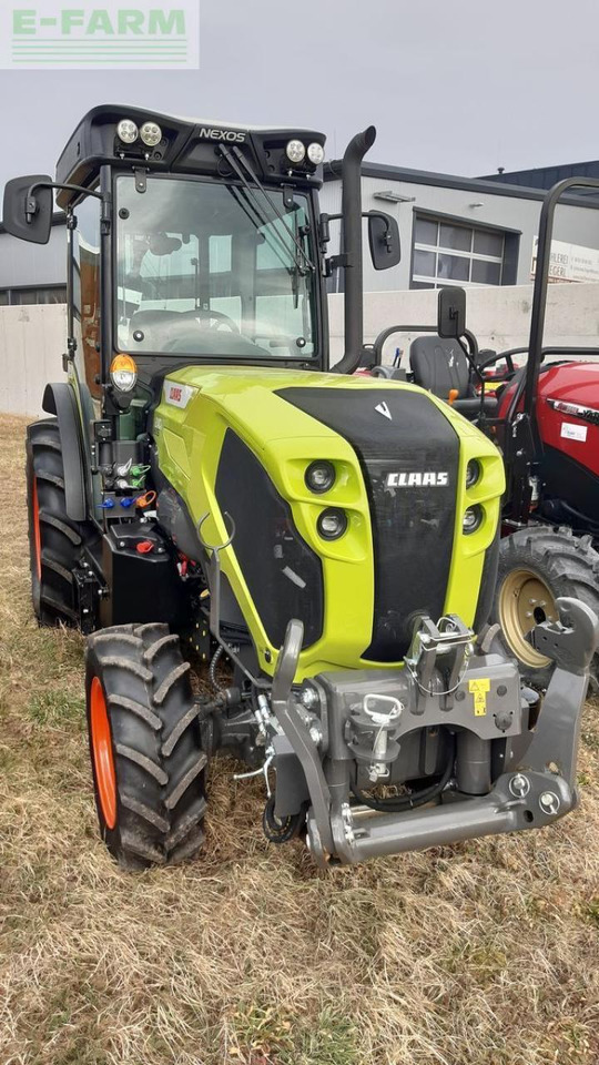 Farm tractor CLAAS nexos 240s