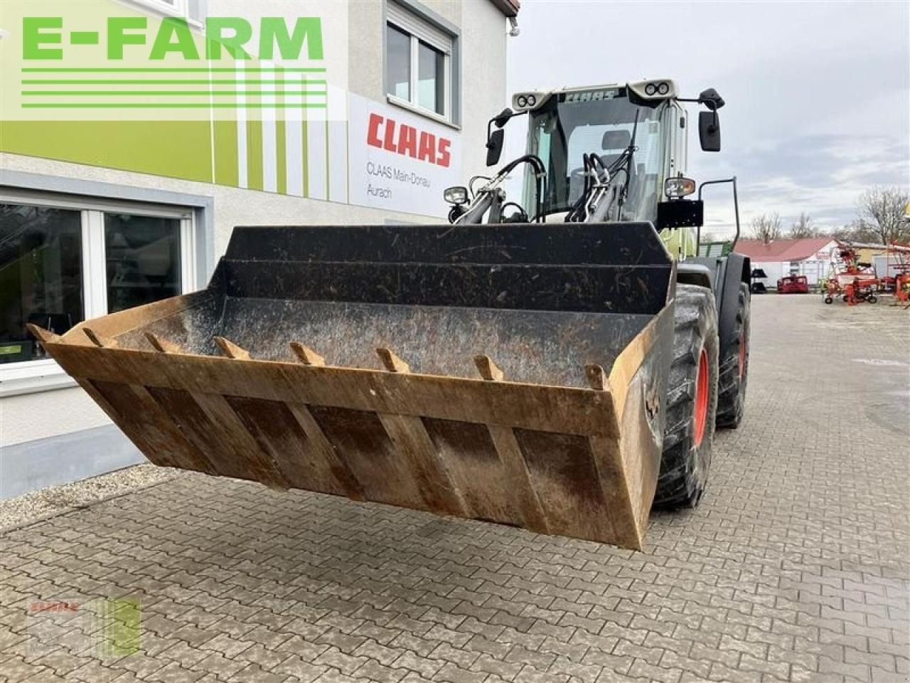 Farm tractor CLAAS torion 1511