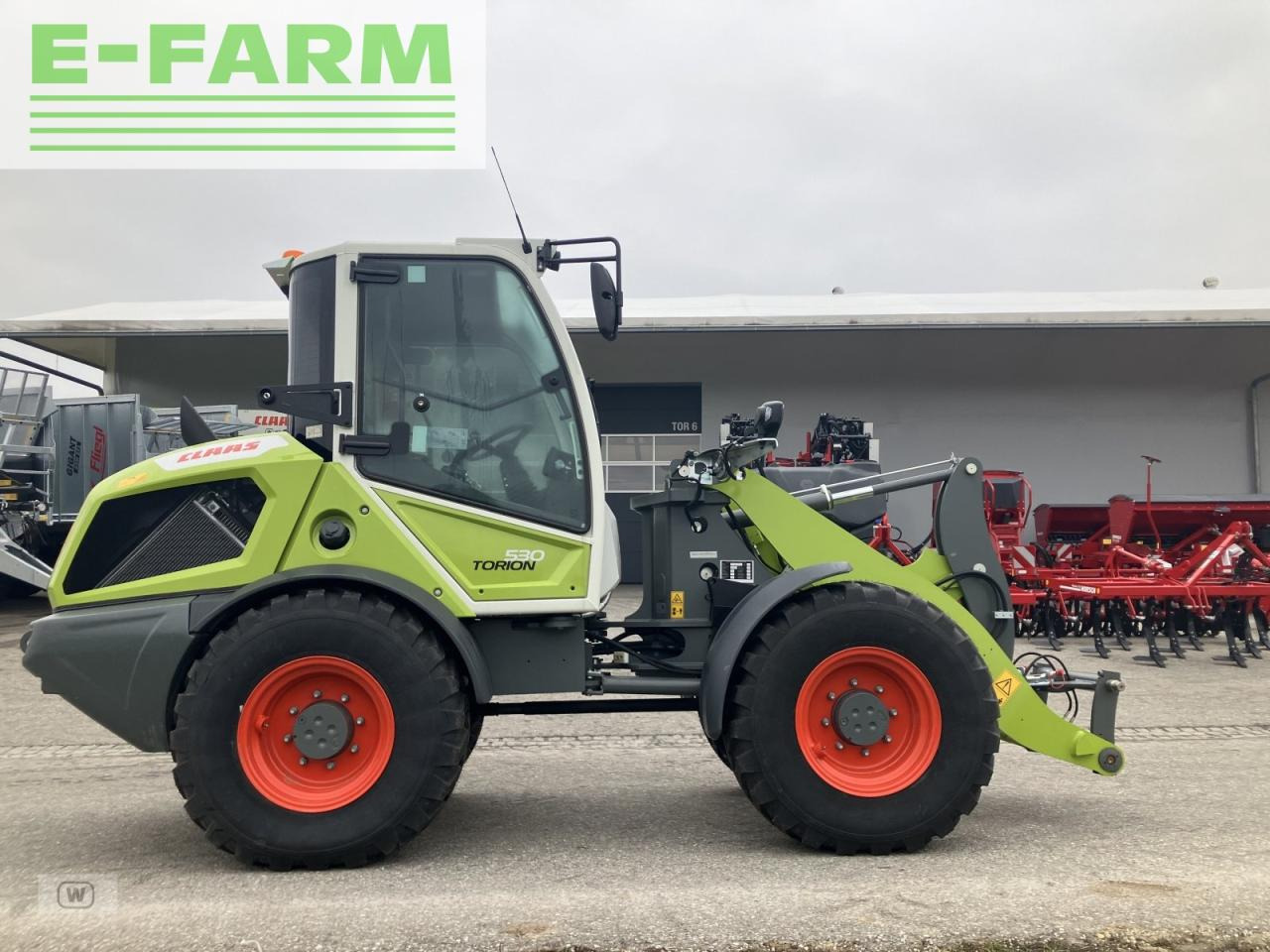 Farm tractor CLAAS torion 530