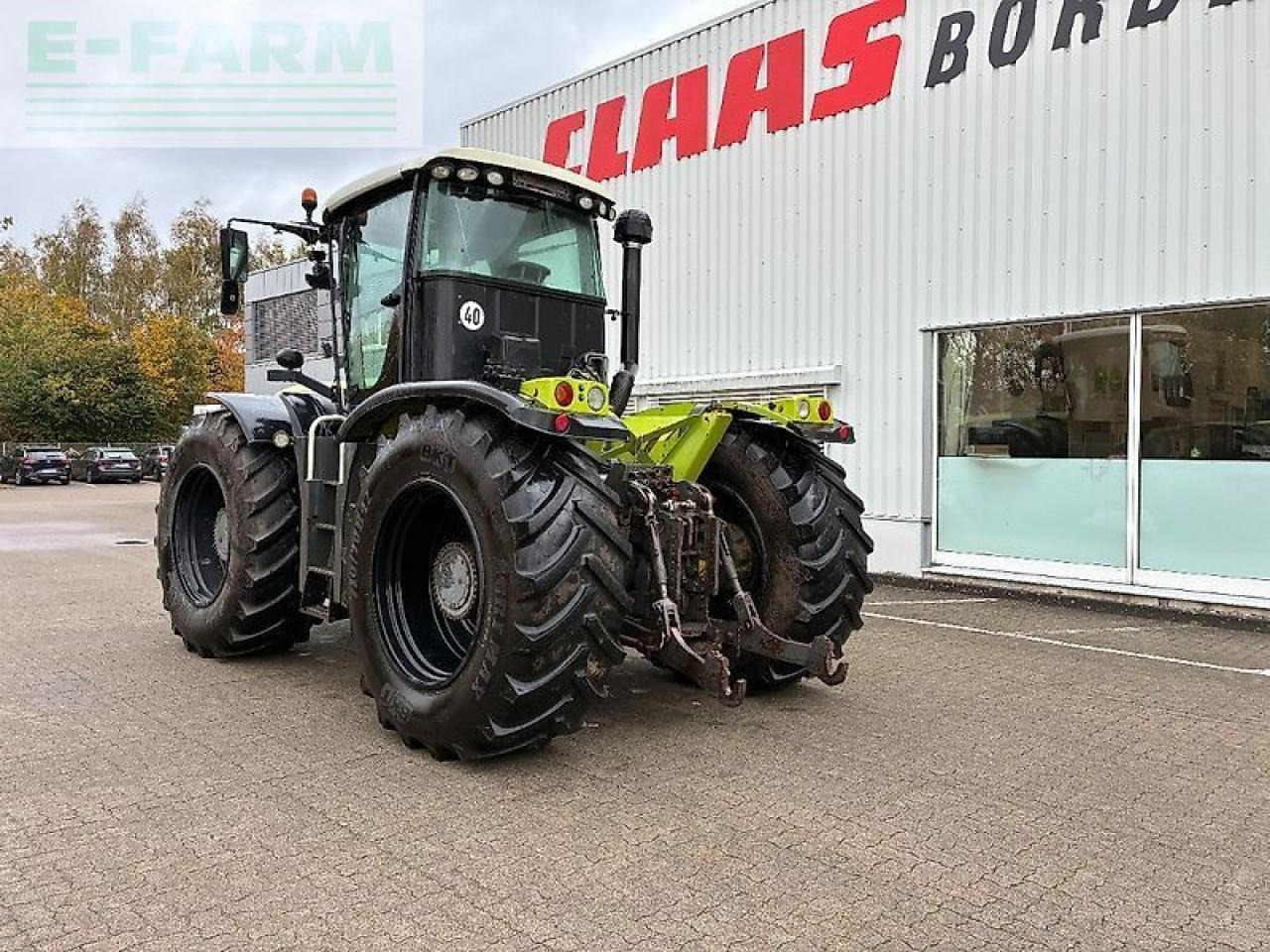 Farm tractor CLAAS xerion 3300 trac TRAC