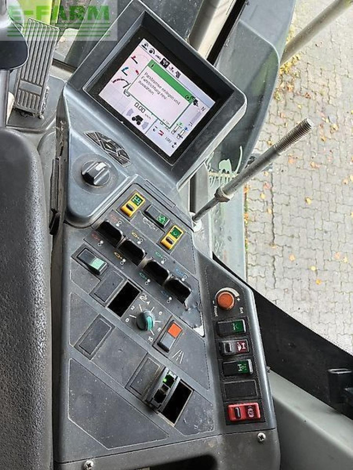 Farm tractor CLAAS xerion 3300 trac TRAC