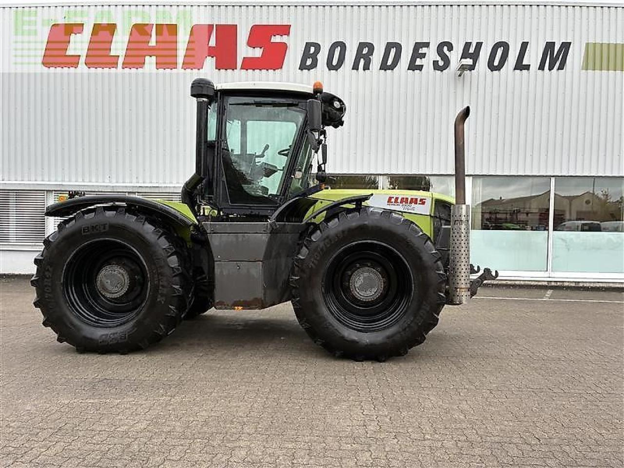 Farm tractor CLAAS xerion 3300 trac TRAC