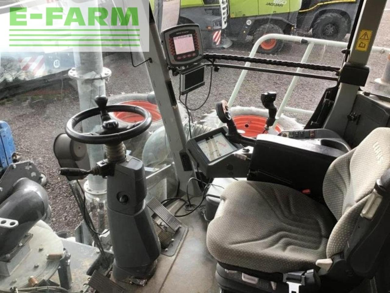 Farm tractor CLAAS xerion 3800 saddle trac SADDLE TRAC