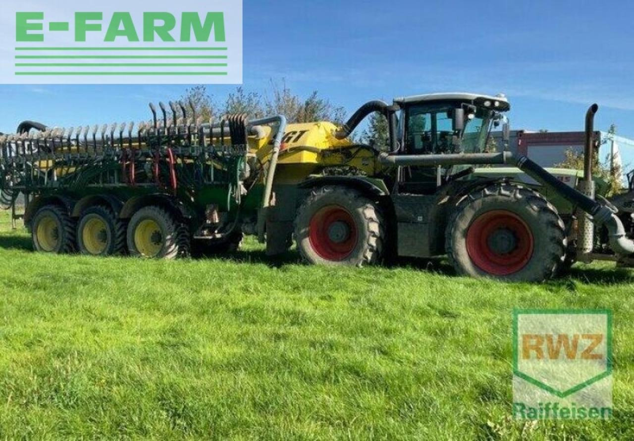 Farm tractor CLAAS xerion 3800 trac