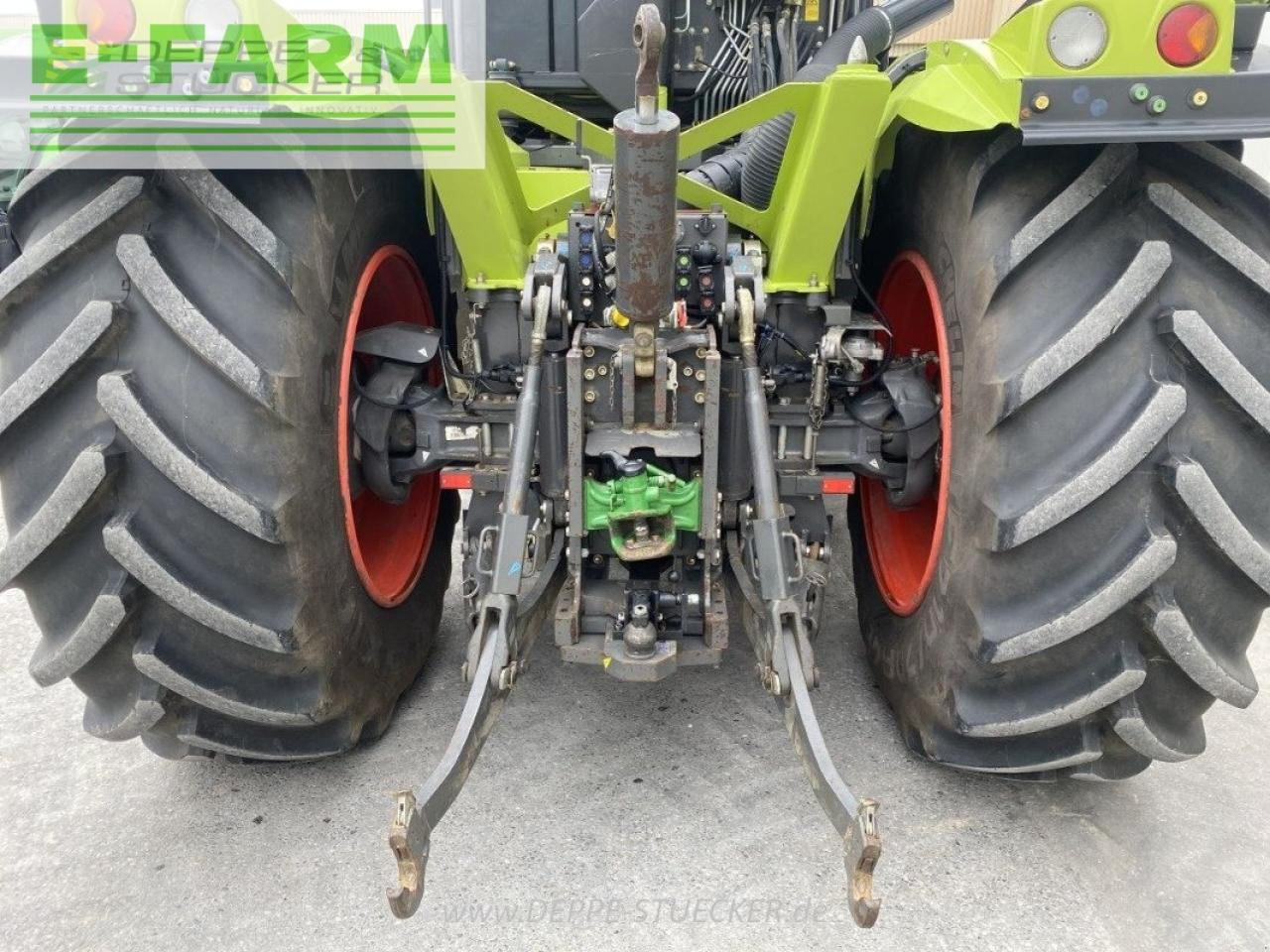 Farm tractor CLAAS xerion 3800 trac vc TRAC VC