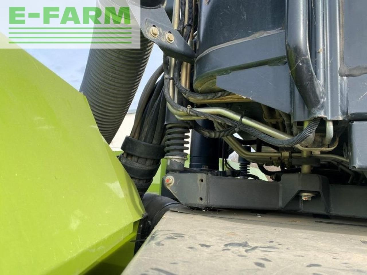 Farm tractor CLAAS xerion 3800 vc