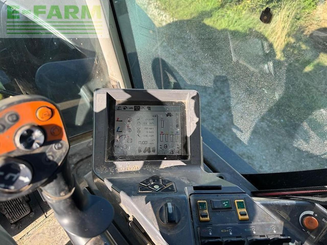 Farm tractor CLAAS xerion 3800 vc