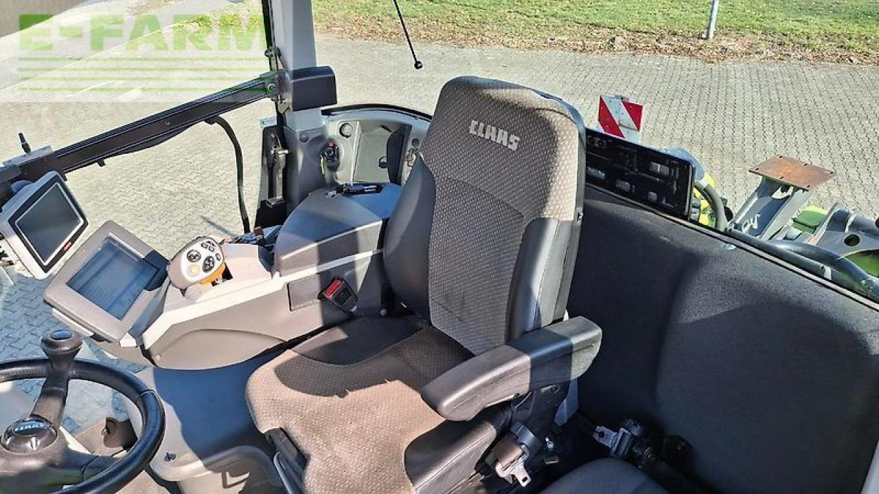 Farm tractor CLAAS xerion 4000 t vc