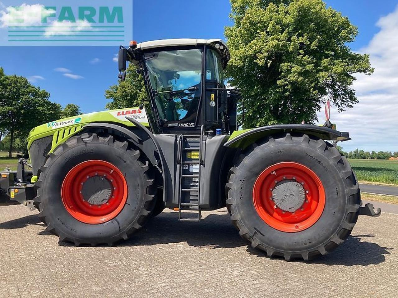 Farm tractor CLAAS xerion 4000 t vc