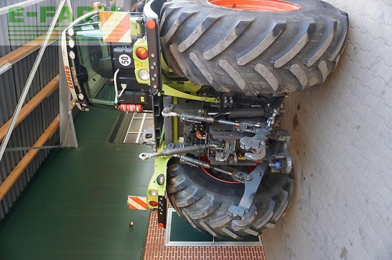 Farm tractor CLAAS xerion 4000 trac