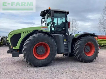 Farm tractor CLAAS xerion 4000 trac TRAC