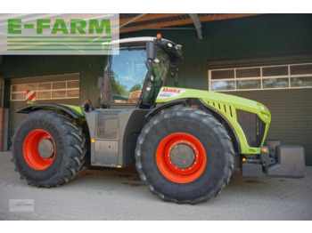 Farm tractor CLAAS xerion 4000 trac TRAC