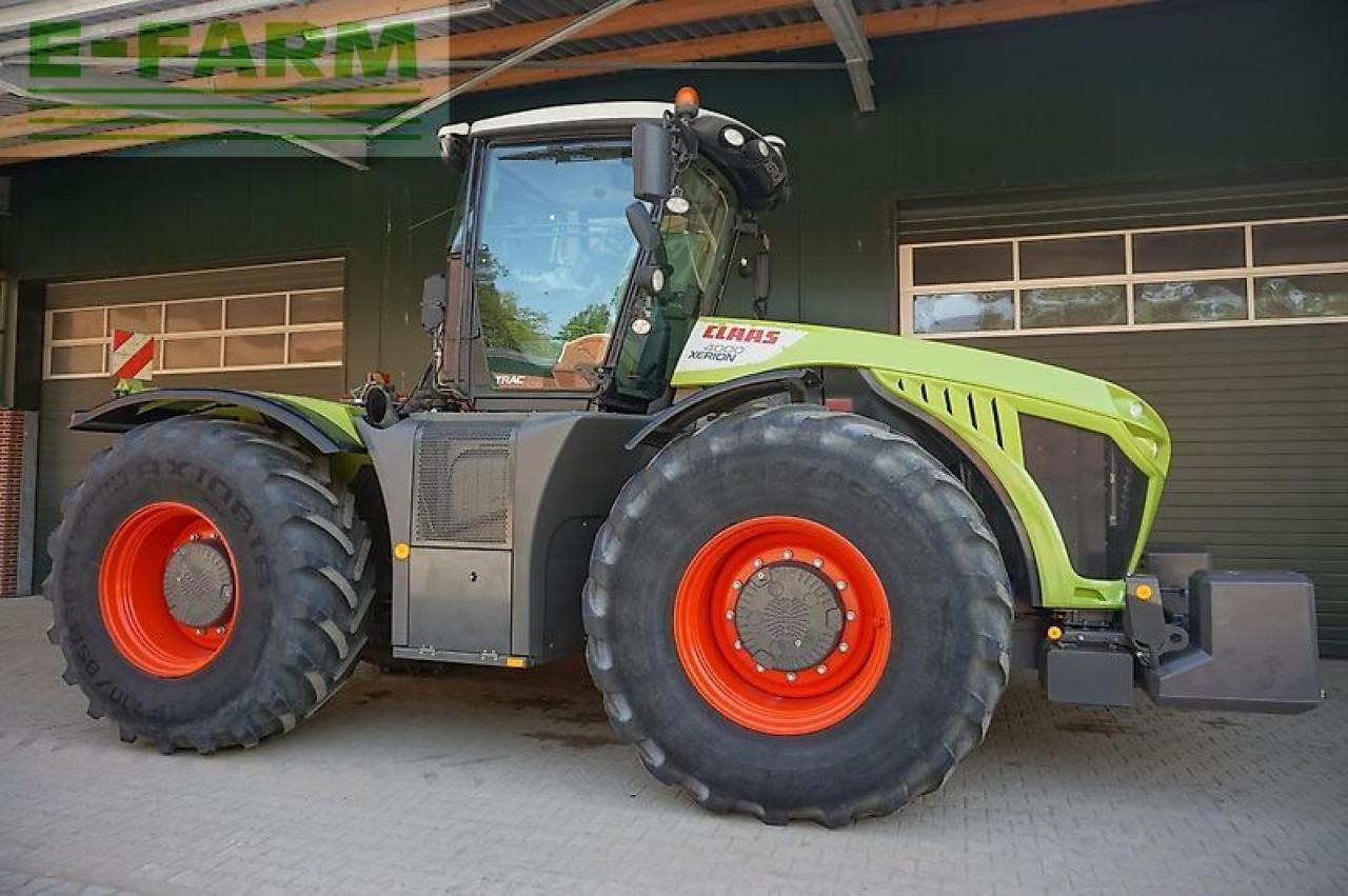 Farm tractor CLAAS xerion 4000 trac TRAC