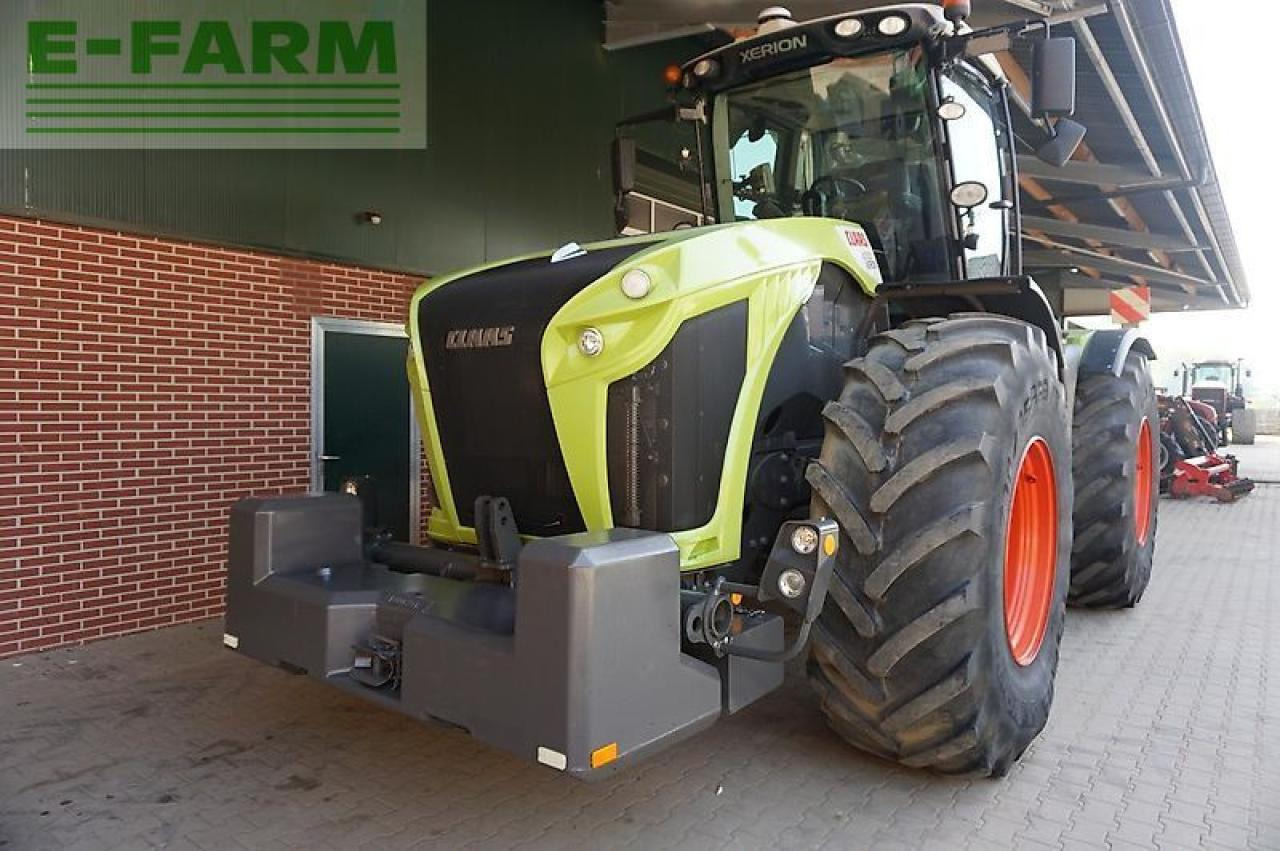 Farm tractor CLAAS xerion 4000 trac TRAC