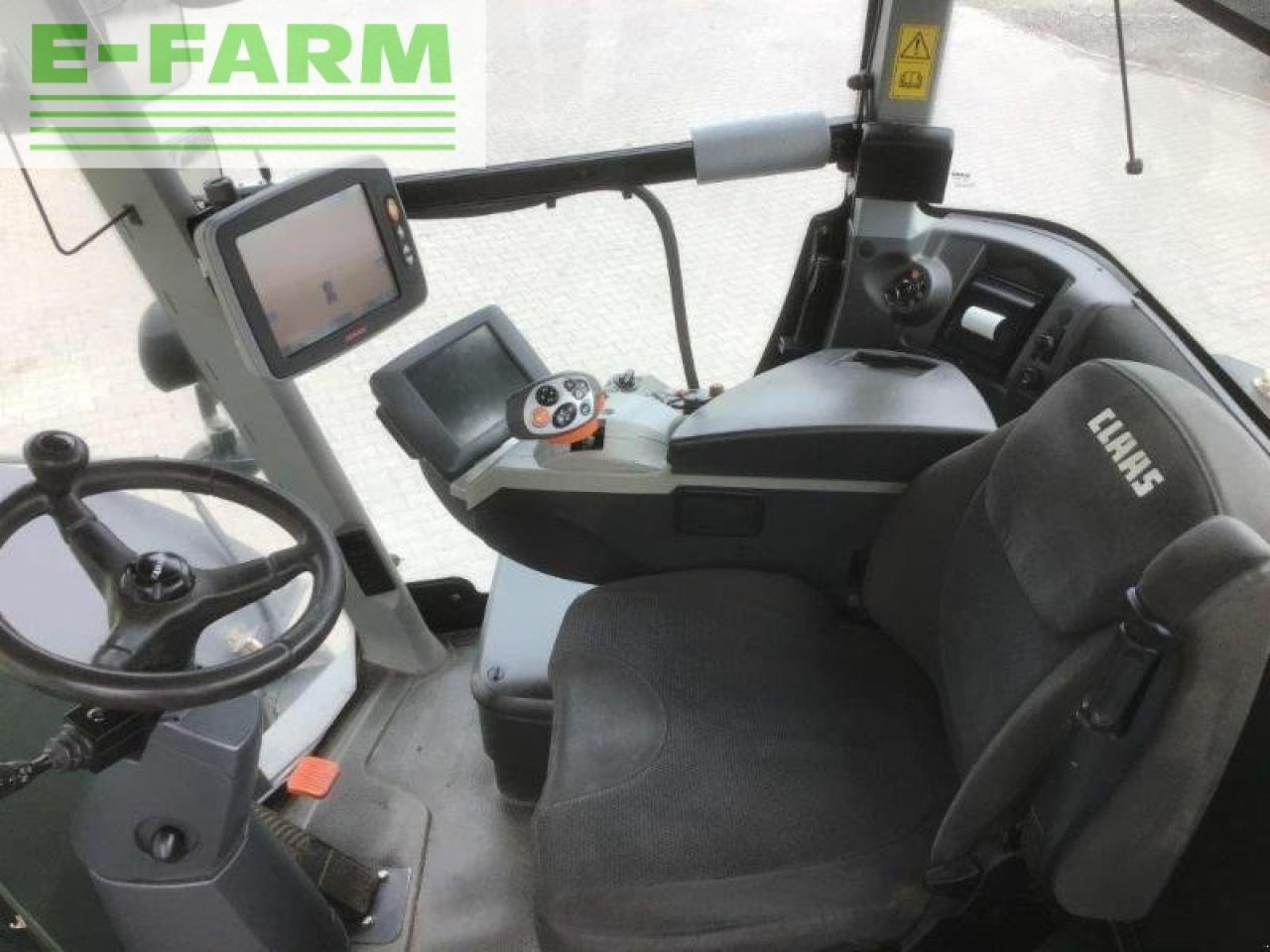 Farm tractor CLAAS xerion 4000 trac TRAC