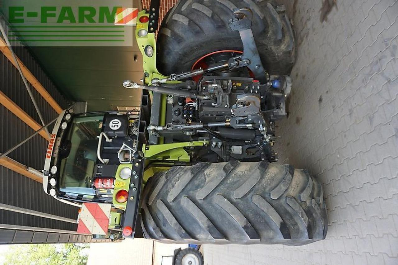 Farm tractor CLAAS xerion 4000 trac TRAC